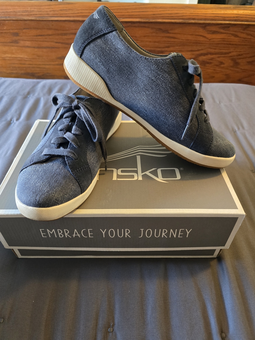 Dansko Olisa Size 40 Navy Canvas Lace-Up Sneaker ~ EXCELLENT!